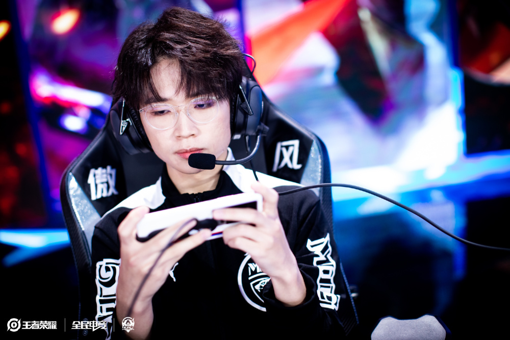 王楚钦摘金后球拍被踩断 巴黎奥组委展开调查